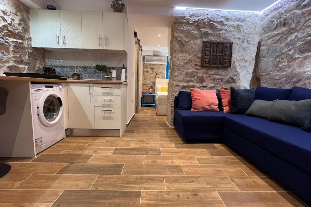 Stone Inn Near Acropolis & Metro 石头记 Felsenhohle أثينا المظهر الخارجي الصورة