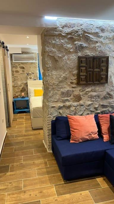 Stone Inn Near Acropolis & Metro 石头记 Felsenhohle أثينا المظهر الخارجي الصورة