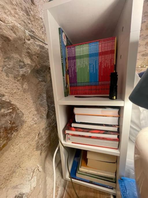 Stone Inn Near Acropolis & Metro 石头记 Felsenhohle أثينا المظهر الخارجي الصورة